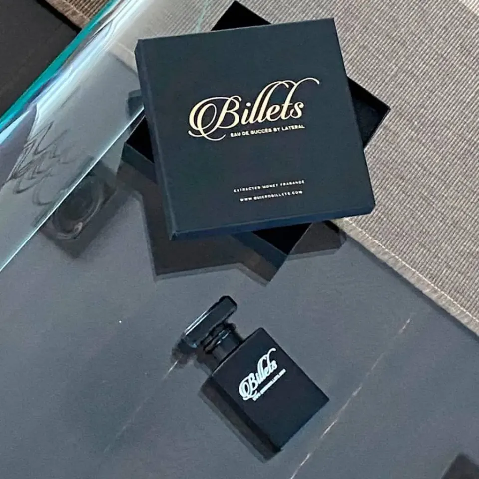 Caja y perfume de la campaña Billets por Lateral.