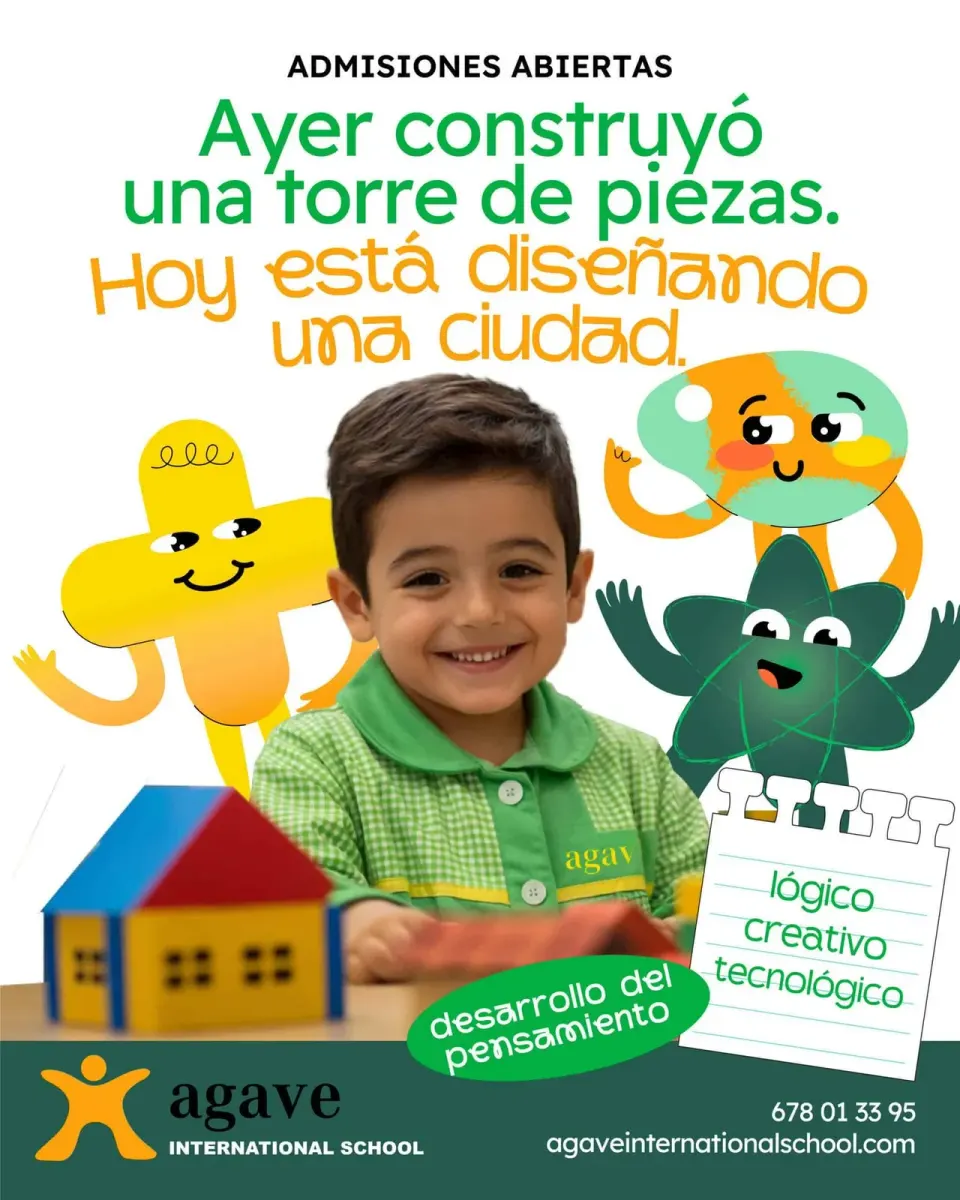 Construcción de torres de piezas por niños en Agave International School, promoviendo creatividad y.