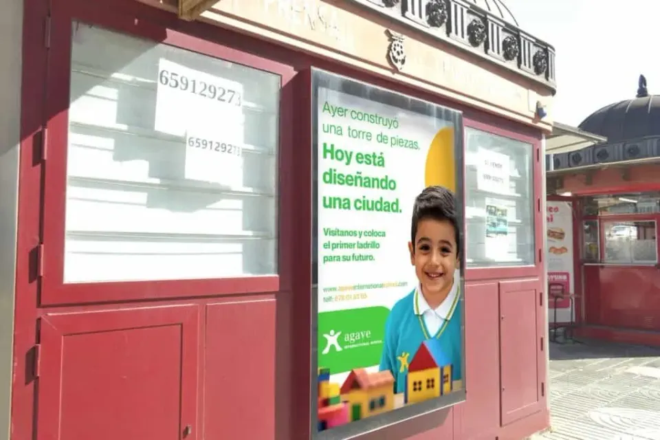 Torre de piezas para construcción en campaña de Agave International School.